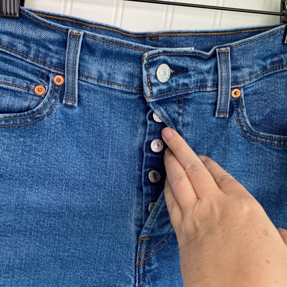 Levis Womens Wedgie Straight Leg Jeans Size 31 Button Fly High Rise Medium Wash - Picture 3 of 12